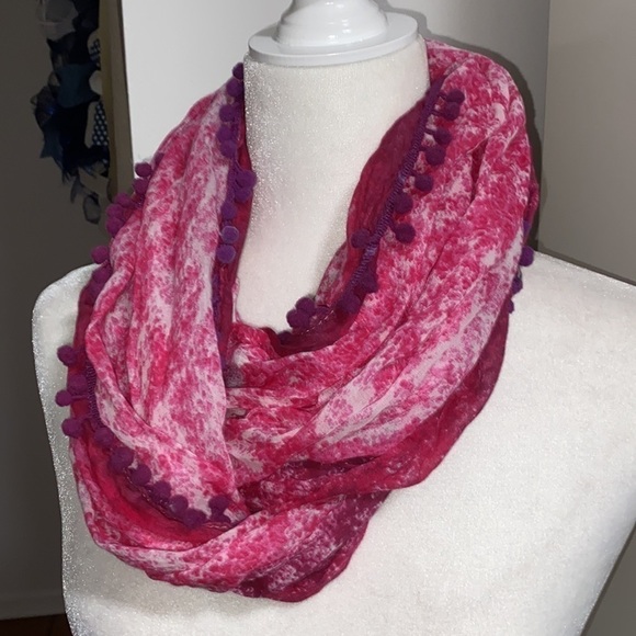 American Eagle Pink Purple Tie Dye Artsy Bohemian Pom Pom Tassels Infinity Scarf - Picture 6 of 16